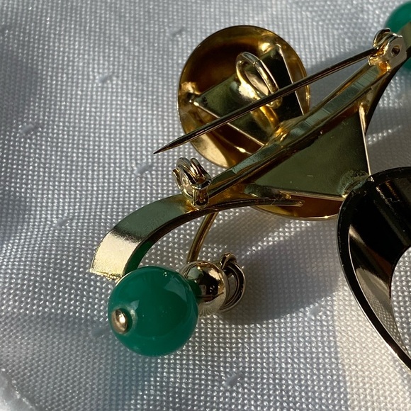 Abstract Figure Asian Influence Gold Tone Pendant Brooch Pin - Picture 3 of 14